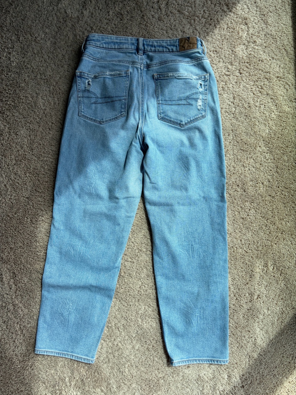 American Eagle Mom Straight Jean | 6 Short | Distressed - Picture 9 of 11